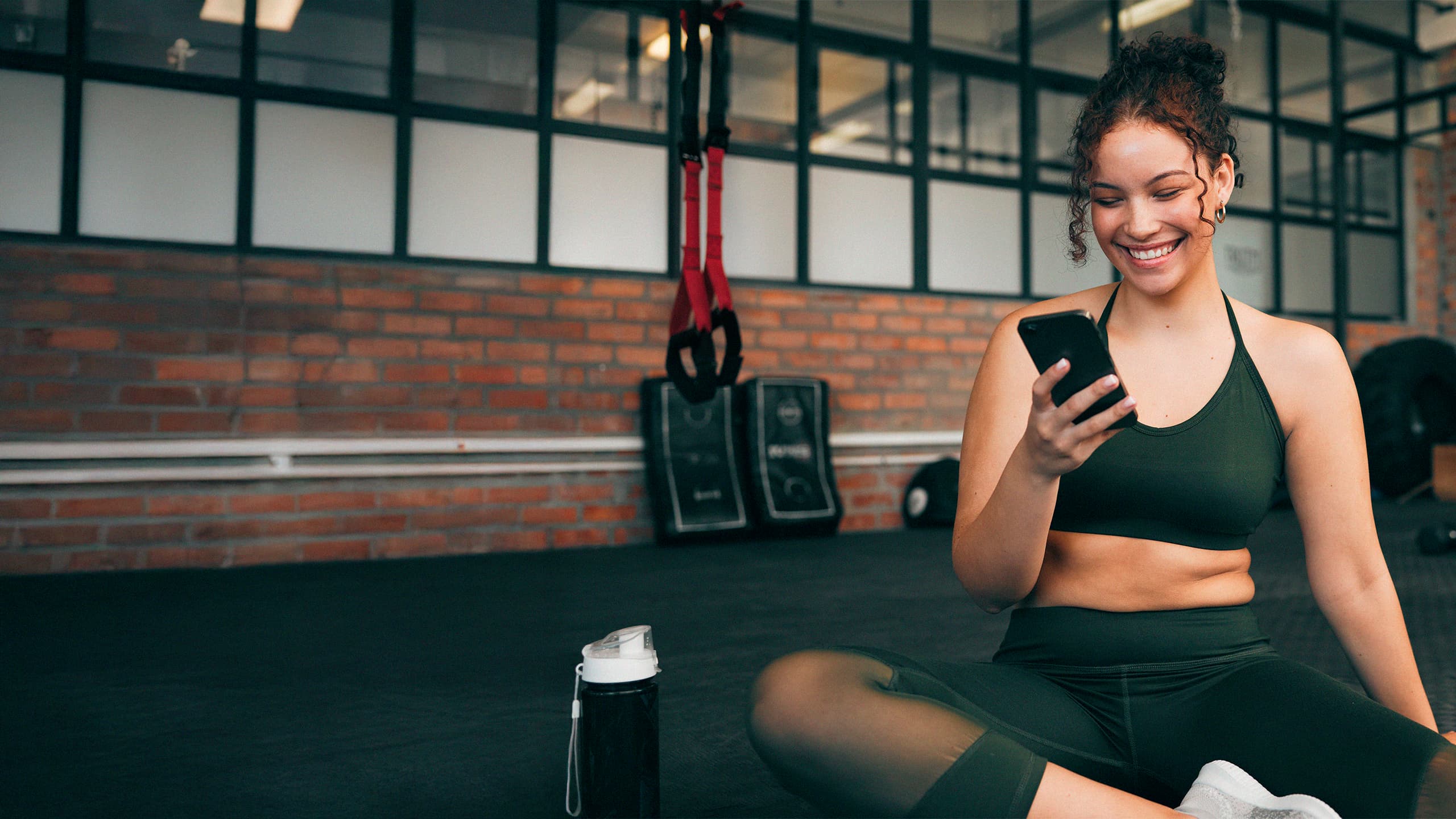 Mulher treinando com a Planilha Fit